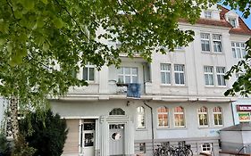 Exklusive Und Grosszuegige Wohnung 140 Qm In Magdeburg Top-Lage Mit Kicker Fuer Bis Zu 8 Personen